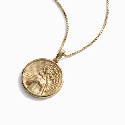 Standard round Aphrodite pendant on a box chain in gold