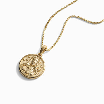 Mini round Nyx pendant on a box chain in gold vermeil