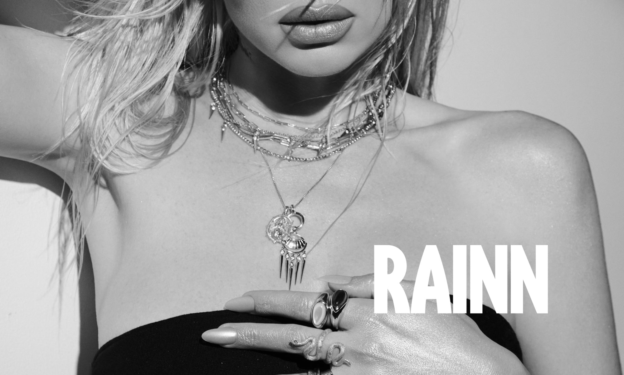 In-grid promotional content