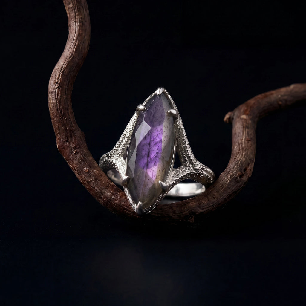 Awe Inspired Rings PM: SE Raven Talon Ring