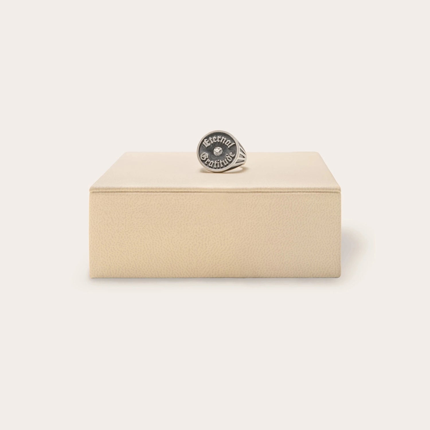 Awe Inspired Rings Oxidized / 7 Archive Eternal Gratitude Ring