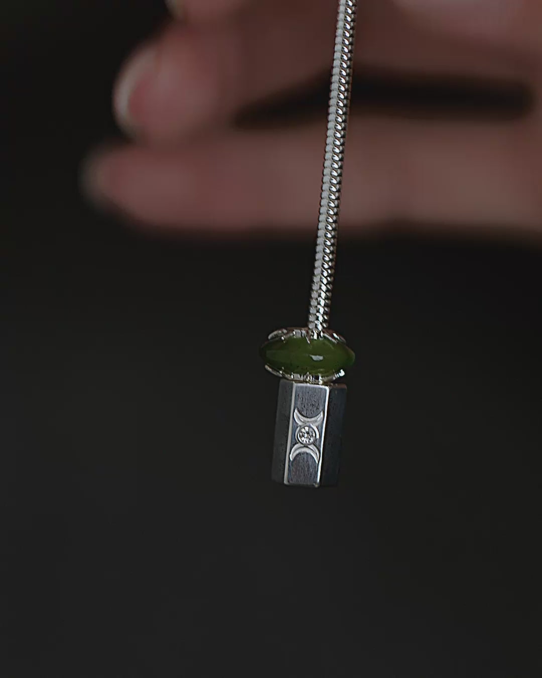 Aura Carved Gemstone Slider