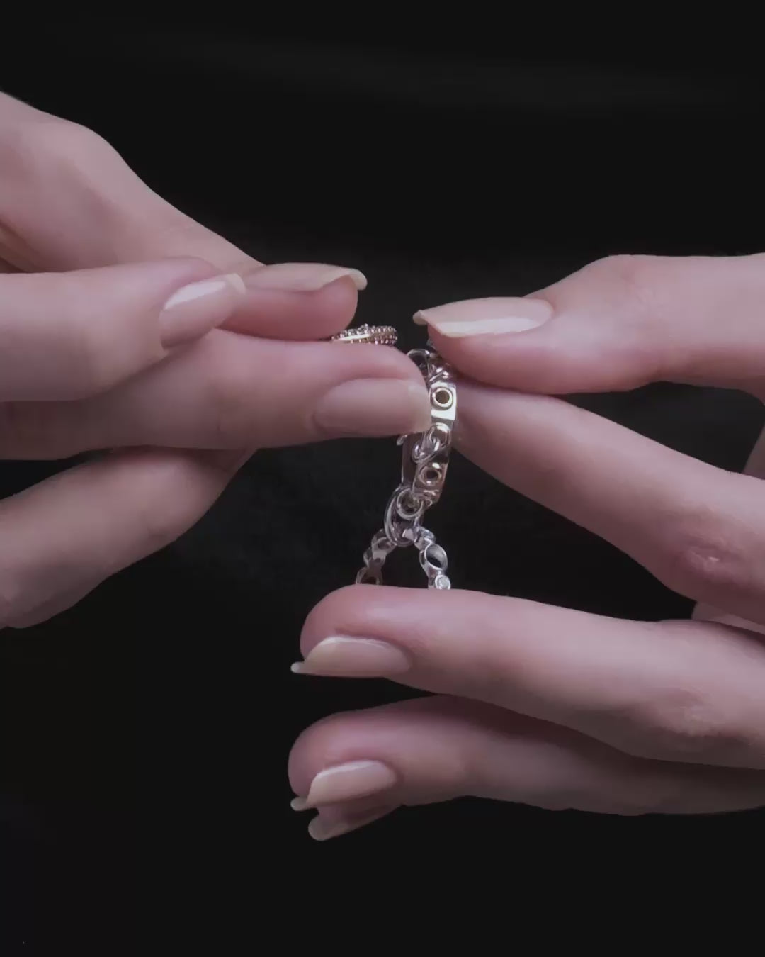 Small Hinge Oval Collector Ring